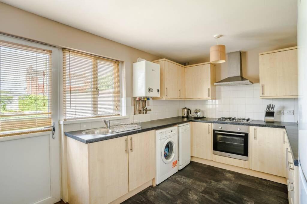 Off Road Parking, Smart Tv In Each Room! Swansea Exterior photo