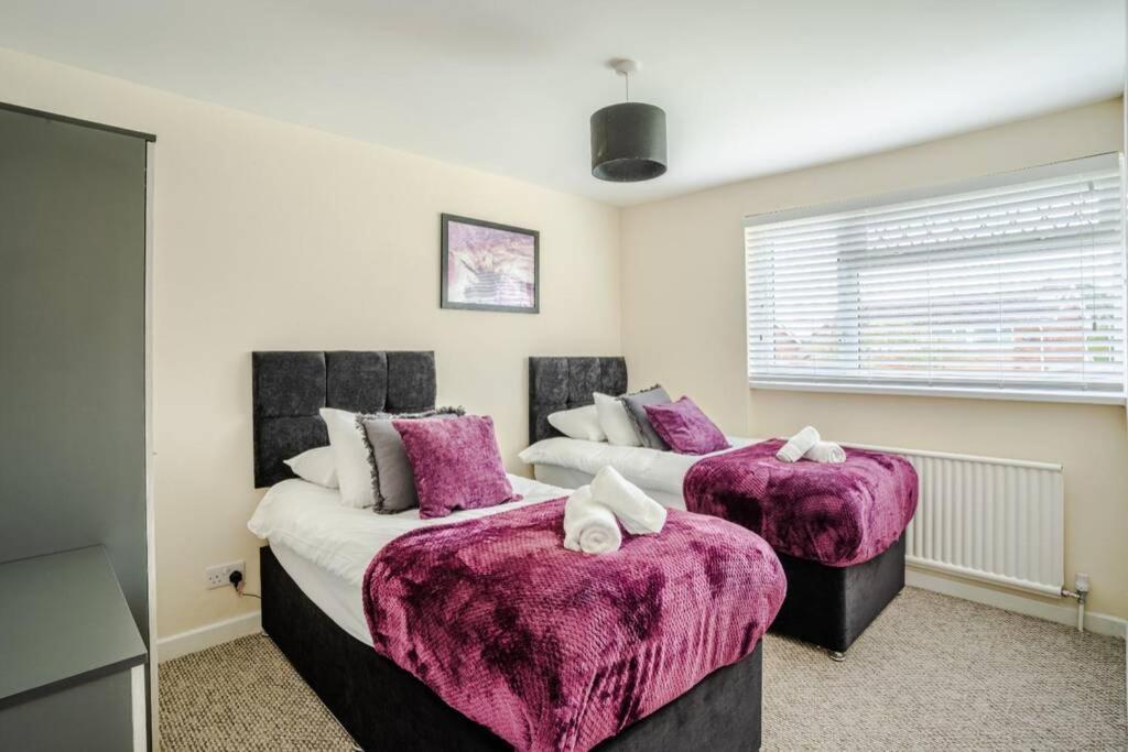 Off Road Parking, Smart Tv In Each Room! Swansea Exterior photo